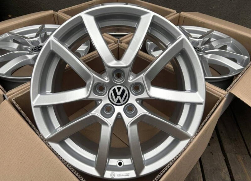 Hliníkové disky DEZENT 17'' 5x112 ET34 strieborné Hliníkové disky DEZENT 17'' 5x112 ET34 strieborné