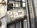 ZDVIHÁK OKNÁ PRAVÝ PREDNÝ RENAULT TRUCKS PREMIUM 1996 - 2022 2132165DX