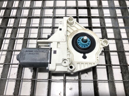 MOTOR ZDVIHANIA OKNÁ PRAVÝ PREDNÝ VOLVO FH II 2012 - 2022 82907373