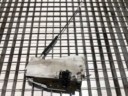 ZÁMOK DVERÍ ĽAVÝ PREDNÝ FORD TRANSIT AUTOBUS (E_ _) 1994 - 2000