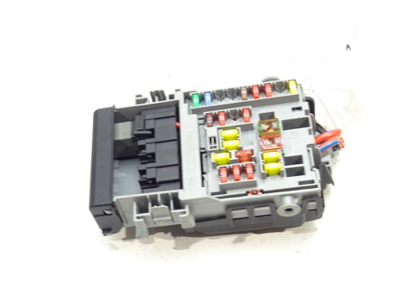 POISTKOVÁ SKRINKA OPEL ASTRA J (P10) 2009 - 2015 13222786