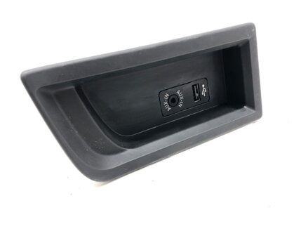 Zásuvka / uloženie USB AUX BMW 3 (F30, F80) 2011 - 2018 9207357