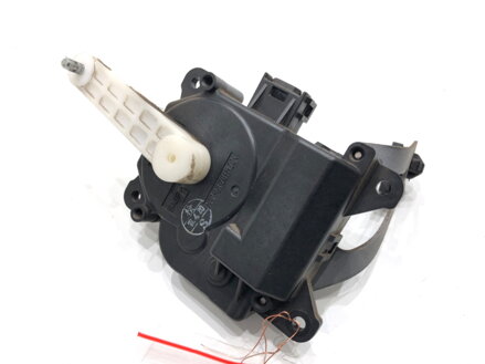 MOTOR RADIÁTORA KÚRENIA TOYOTA COROLLA VERSO (ZER_, ZZE12_, R1_) 2004 - 2009 063700-8680