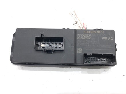 MODUL VEKA BATOŽINOVÉHO PRIESTORU SKODA SUPERB III KOMBI (3V5) 2015 - 2022 5Q0959107J