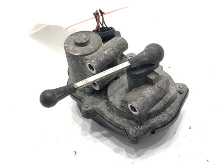 REGULÁTOR KLAPIEK SACIEHO POTRUBIA AUDI A6 C6 AVANT (4F5) 2004 - 2011 06F133482B