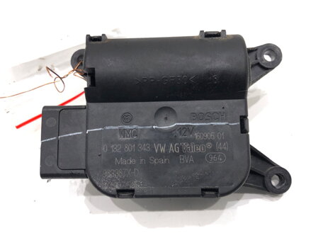 MOTOR RADIÁTORA KÚRENIA VW JETTA III (1K2) 2004 - 2013 0132801343