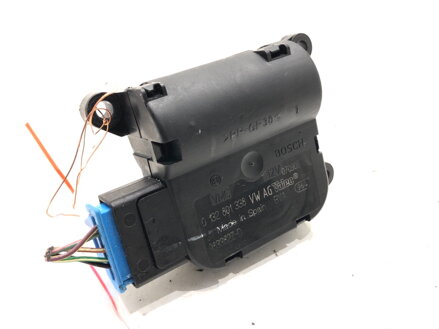 MOTOR RADIÁTORA KÚRENIA VW JETTA III (1K2) 2004 - 2013 0132801338