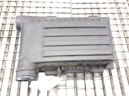 KRYT FILTRA VZDUCHU VW PASSAT B8 (3G2, CB2) 2014 - 2022 04E129611G