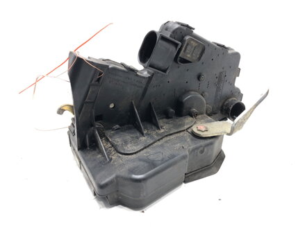 ZÁMOK DVERÍ ĽAVÝ PREDNÝ BMW 3 (E46) 1997 - 2005 8196031