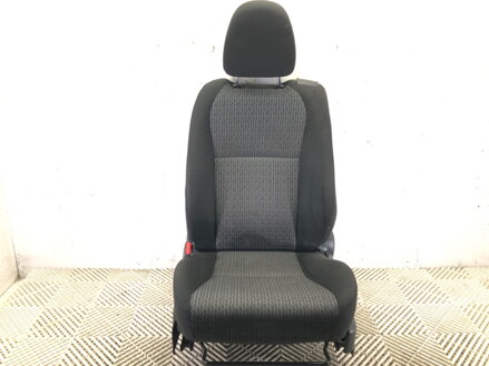 SEDADLO ĽAVÉ PREDNÉ TOYOTA YARIS (_P13_) 2010 - 2022