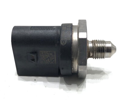 SNÍMAČ TLAKU PALIVA SKODA OCTAVIA III COMBI (5E5, 5E6) 2012 - 2022 06J906051F
