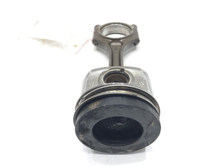 PIEST S OJNICOU VOLVO V40 LIFTBACK (525, 526) 2012 - 2022 D4204T8