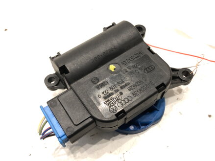 MOTOR RADIÁTORA KÚRENIA AUDI A4 B6 (8E2) 2000 - 2005 0132801304