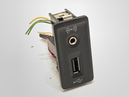 ZÁSUVKA / ULOŽENIE USB VW PASSAT B8 (3G2, CB2) 2014 - 2022 5G0035222F