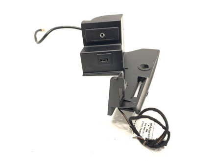 ZÁSUVKA / ULOŽENIE USB MERCEDES-BENZ CLASS E (W212) 2009 - 2016 2129067601
