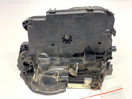 ZÁMOK DVERÍ PRAVÝ PREDNÝ BMW 3 (E90) 2004 - 2012 4389474
