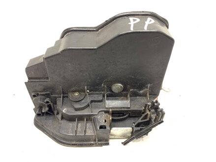 ZÁMOK DVERÍ PRAVÝ PREDNÝ BMW X1 (E84) 2009 - 2015 7202146