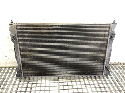 CHLADIČ VODY AUDI A4 B6 (8E2) 2000 - 2005 8E0121251A