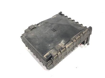 POISTKOVÁ SKRINKA VW JETTA III (1K2) 2004 - 2013 1K0937125A