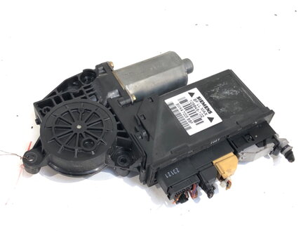 MOTORČEK ZDVIHANIA OKNÁ PREDNÝ PRAVÝ AUDI A4 B6 (8E2) 2000 - 2005 0130821764
