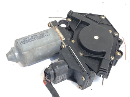 MOTOR ZDVIHANIA OKNÁ PRAVÝ PREDNÝ VW POLO (6N2) 1999 - 2001