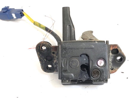 ZÁMOK VEKA BATOŽINOVÉHO PRIESTORU ZADNÝ TOYOTA YARIS (_P9_) 2005 - 2014