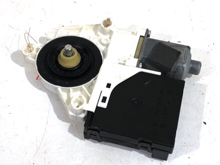 MOTOR ZDVIHANIA OKNÁ ĽAVÝ PREDNÝ AUDI A3 (8P1) 2003 - 2013 8P0959801H