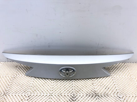 LIŠTA VEKA BATOŽINOVÉHO PRIESTORU ZADNÁ TOYOTA AURIS KOMBI (_E18_) 2013 - 2018 76811-02830