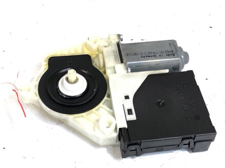 MOTOR ZDVIHANIA OKNÁ PRAVÝ PREDNÝ VW GOLF VI (5K1) 2008 - 2014 5K0959792