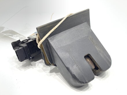ZÁMOK VEKA BATOŽINOVÉHO PRIESTORU ZADNÝ AUDI A6 C6 AVANT (4F5) 2004 - 2011 8P4827505B