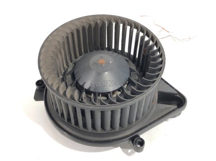 VENTILÁTOR KÚRENIA AUDI A4 B6 AVANT (8E5) 2000 - 2005 8E1820021E
