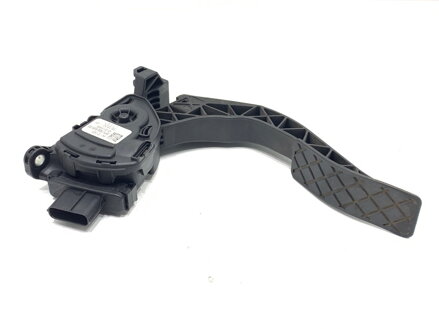PLYNOVÝ PEDÁL AUDI A6 C6 (4F2) 2004 - 2011 8K1721523
