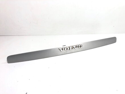 LIŠTA VEKA BATOŽINOVÉHO PRIESTORU ZADNÁ VOLVO V50 (545) 2003 - 2012