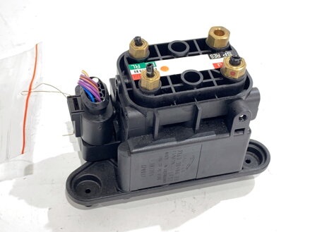 Rozdeľovač zavesenia Jaguar XF II (X260) 2015 - 2022 JX633B486BB