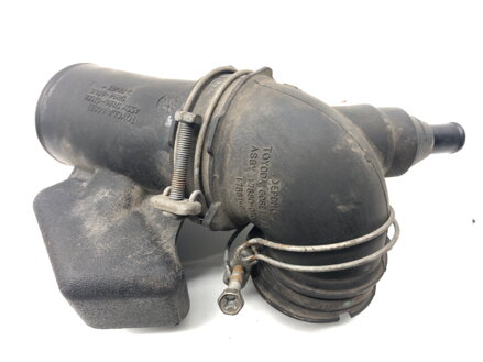 Vzduchové potrubie Toyota Auris Kombi (_E18_) 2013 - 2018 17880-0T050