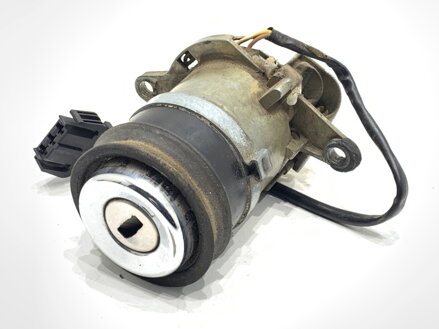 KĽUČKA VEKA BATOŽINOVÉHO PRIESTORU ZADNÁ AUDI A6 C4 (4A2) 1994 - 1997 4A5862055