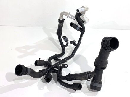 HLAVNÉ POTRUBIE VODY AUDI A4 B9 AVANT (8W5, 8WD) 2015 - 2025 04L122157CA