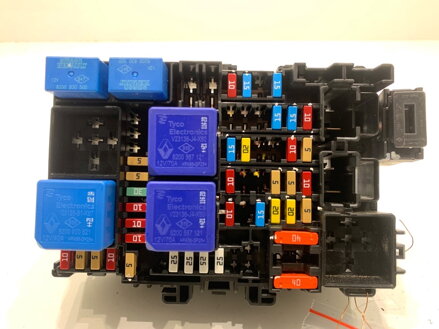 Poistková skrinka Renault Captur II 2020 - 2022 243805499R