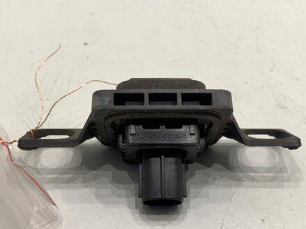 KĽUČKA VEKA BATOŽINOVÉHO PRIESTORU ZADNÁ TOYOTA COROLLA SEDAN (_E21_) 2019 - 2022 687-101N