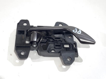 KĽUČKA VNÚTORNÁ PRAVÁ PREDNÁ HYUNDAI TUCSON (NX4E, NX4A) 2020 - 2022 82623-N7000