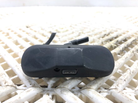 Tryska ostrekovača okná VW Passat B8 Variant (3G5, CB5) 2014 - 2022