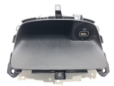 ZÁSUVKA / ULOŽENIE USB HYUNDAI KONA (OS, OSE, OSI) 2017 - 2022 84647-J9AA0
