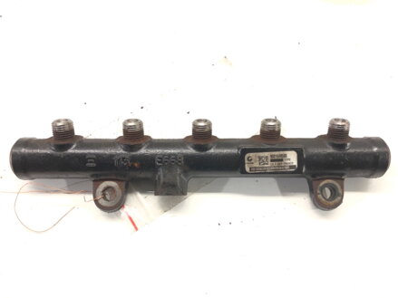 Vstrekovacia rampa Ford Kuga I 2008 - 2012 9681649580