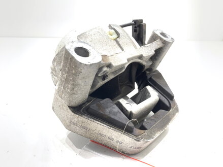 VANKÚŠ MOTORA ĽAVÝ AUDI A6 C7 (4G2, 4GC) 2010 - 2018