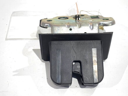Zámok veka batožinového priestoru zadný Seat Toledo IV (KG3) 2012 - 2019 8R0827505A
