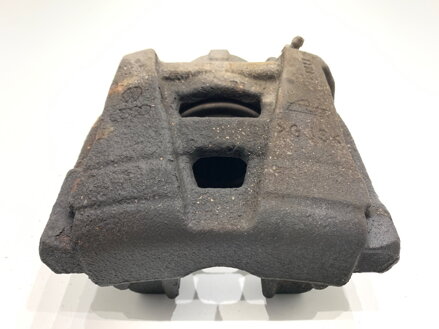 Brzdový strmeň ľavý predný VW Passat B7 (A32, A33) 2011 - 2022