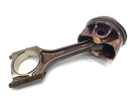 Piest S ojnicou VW Touran (5T1) 2015 - 2022 06LD