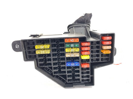 Poistková skrinka VW Golf VI (5K1) 2008 - 2014