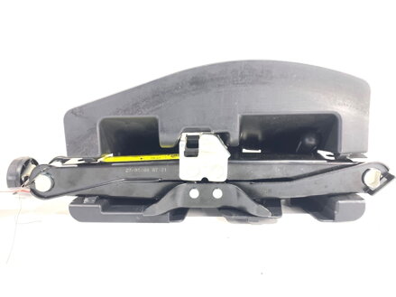 Sada náradia Audi A4 B8 Avant (8K5) 2007 - 2015 8K9813685