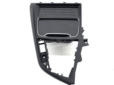 Držiak NA nápoje BMW 3 (F30, F80) 2011 - 2018 105495997C